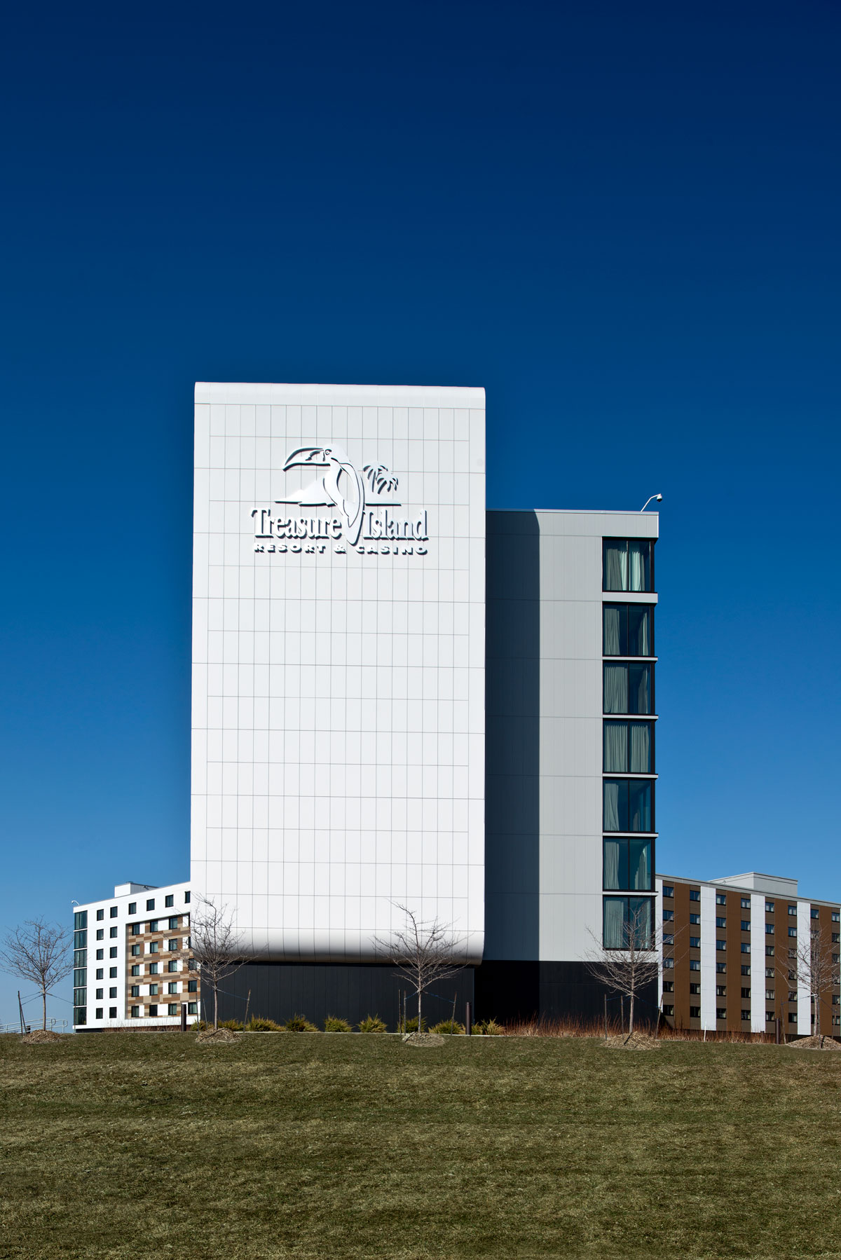 Treaure Island Resort Casino Welch Minnesota RSP Architects Custom Alucobond PLUS ACM Photography Mark Kempf 3